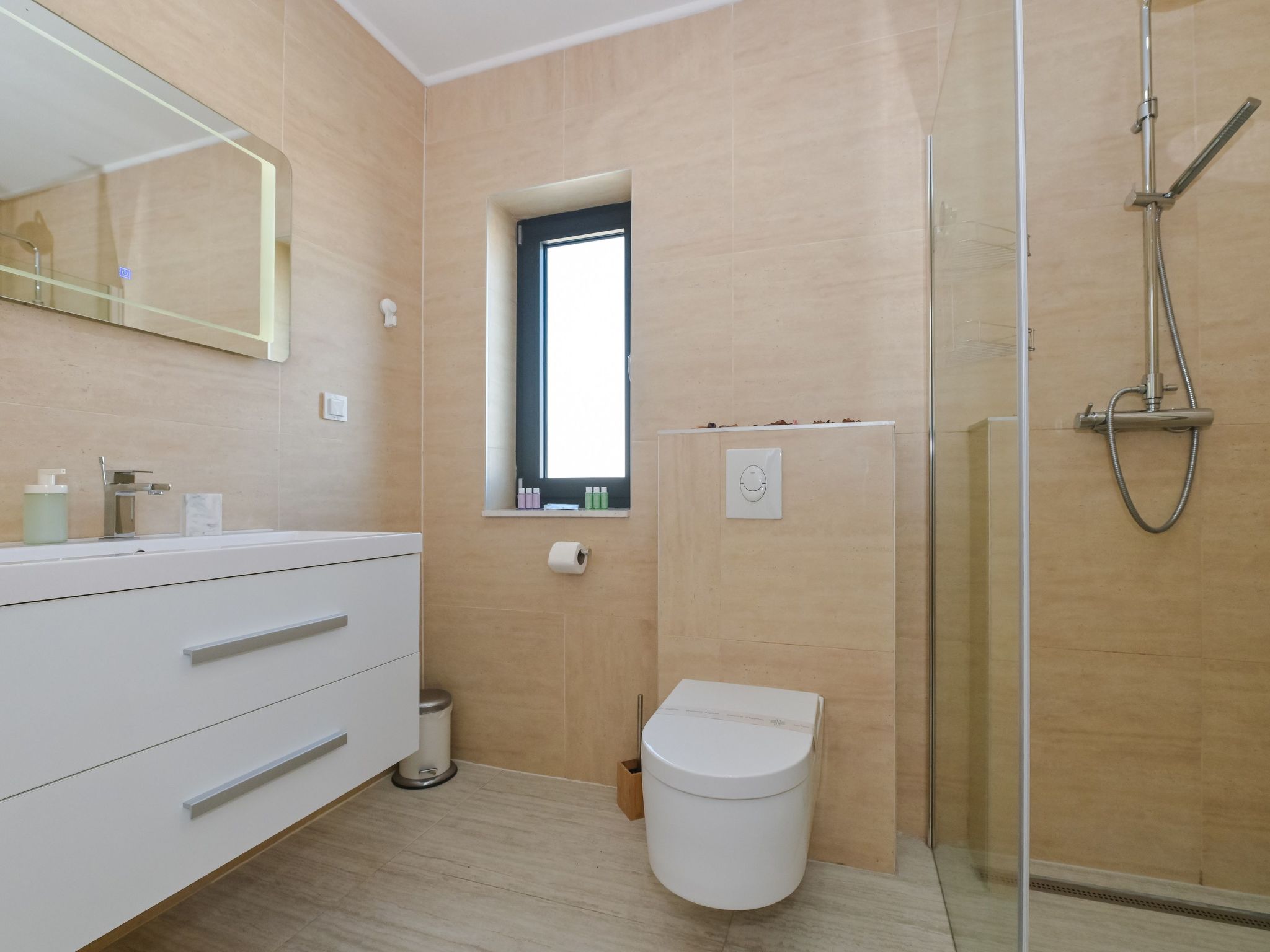 Mit Privatpool für 16 Personen ca. 160 m&sup2; in Novalja, Adriaküste Kroatien-Image-tags.info