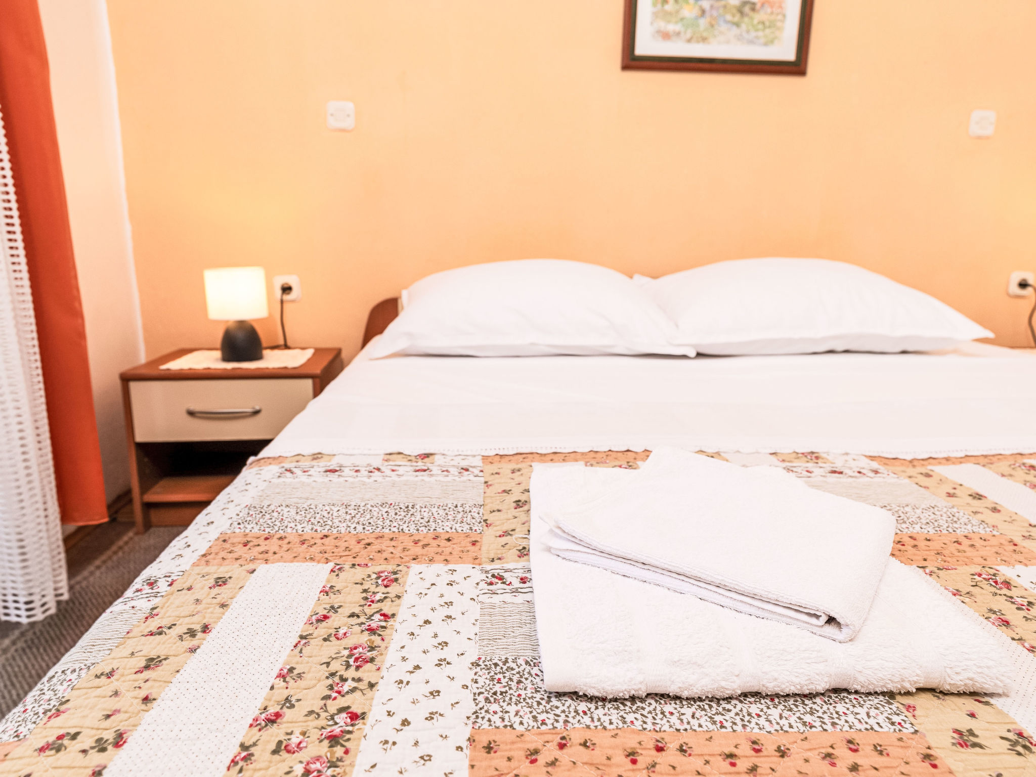 Maison mit privatem Garten und Grill – Chambre, photo 3 sur 14
