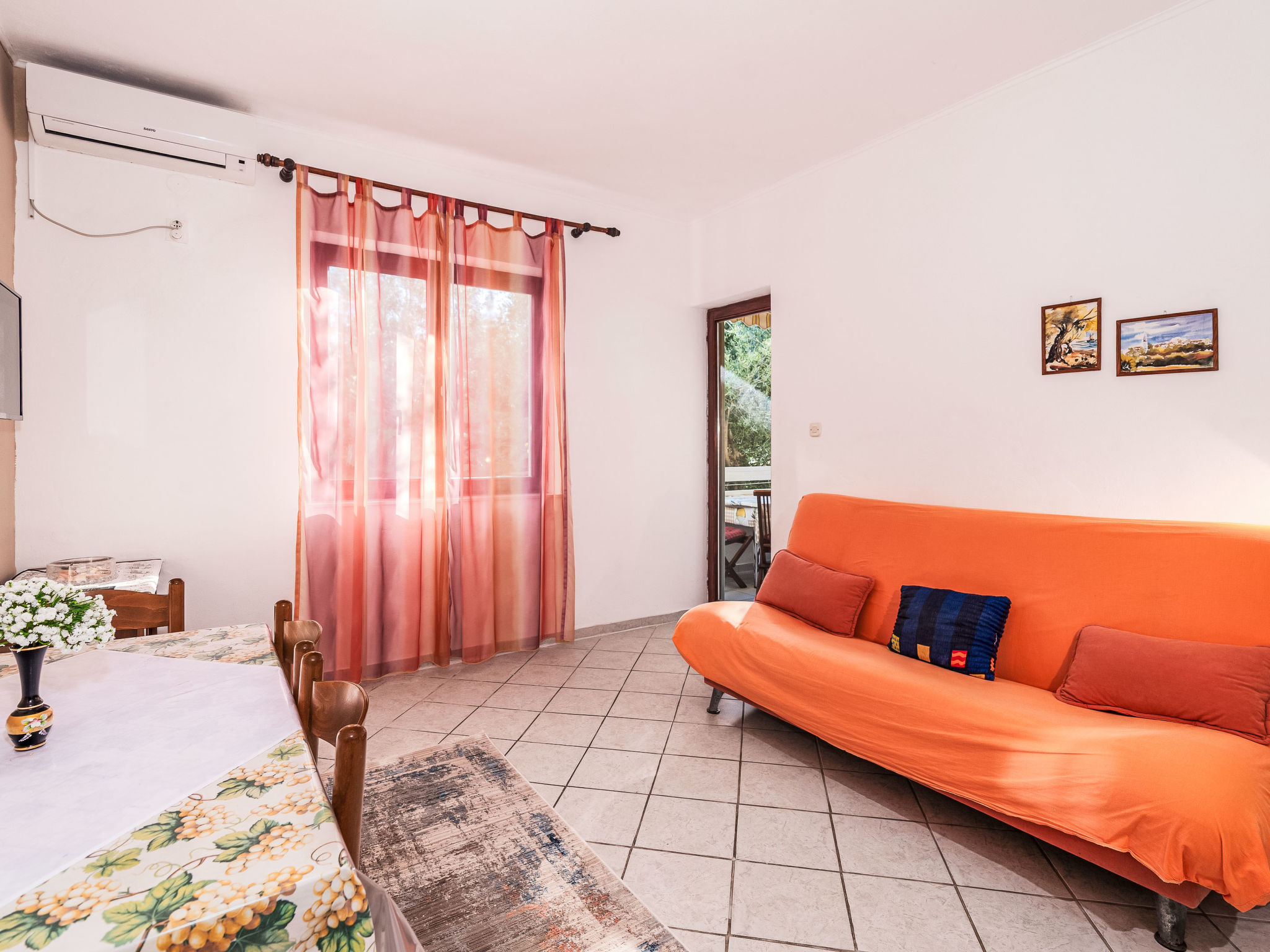 Maison mit privatem Garten und Grill – Séjour, photo 11 sur 14