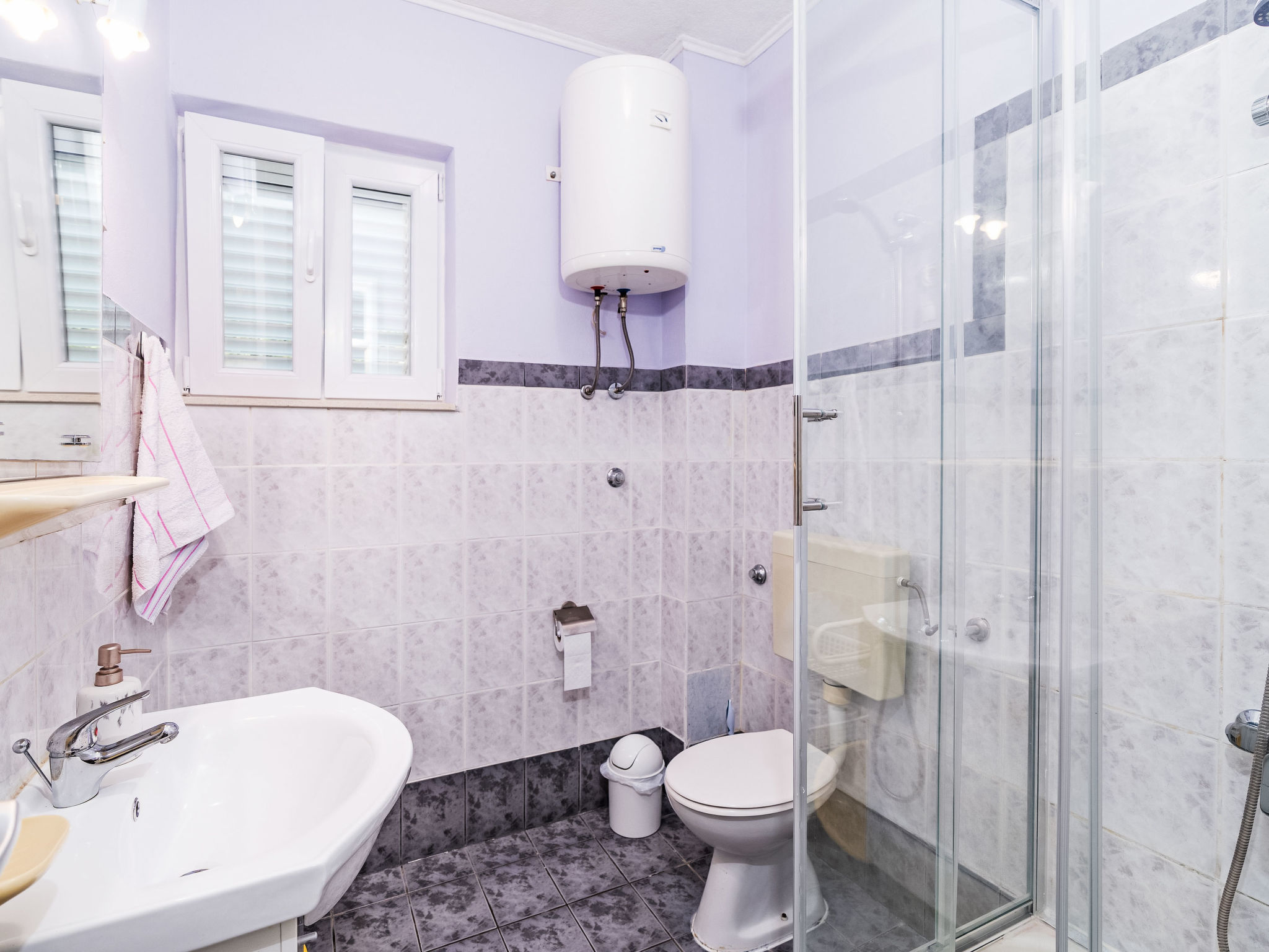 Maison mit privatem Garten und Grill – Salle de bains, photo 6 sur 14