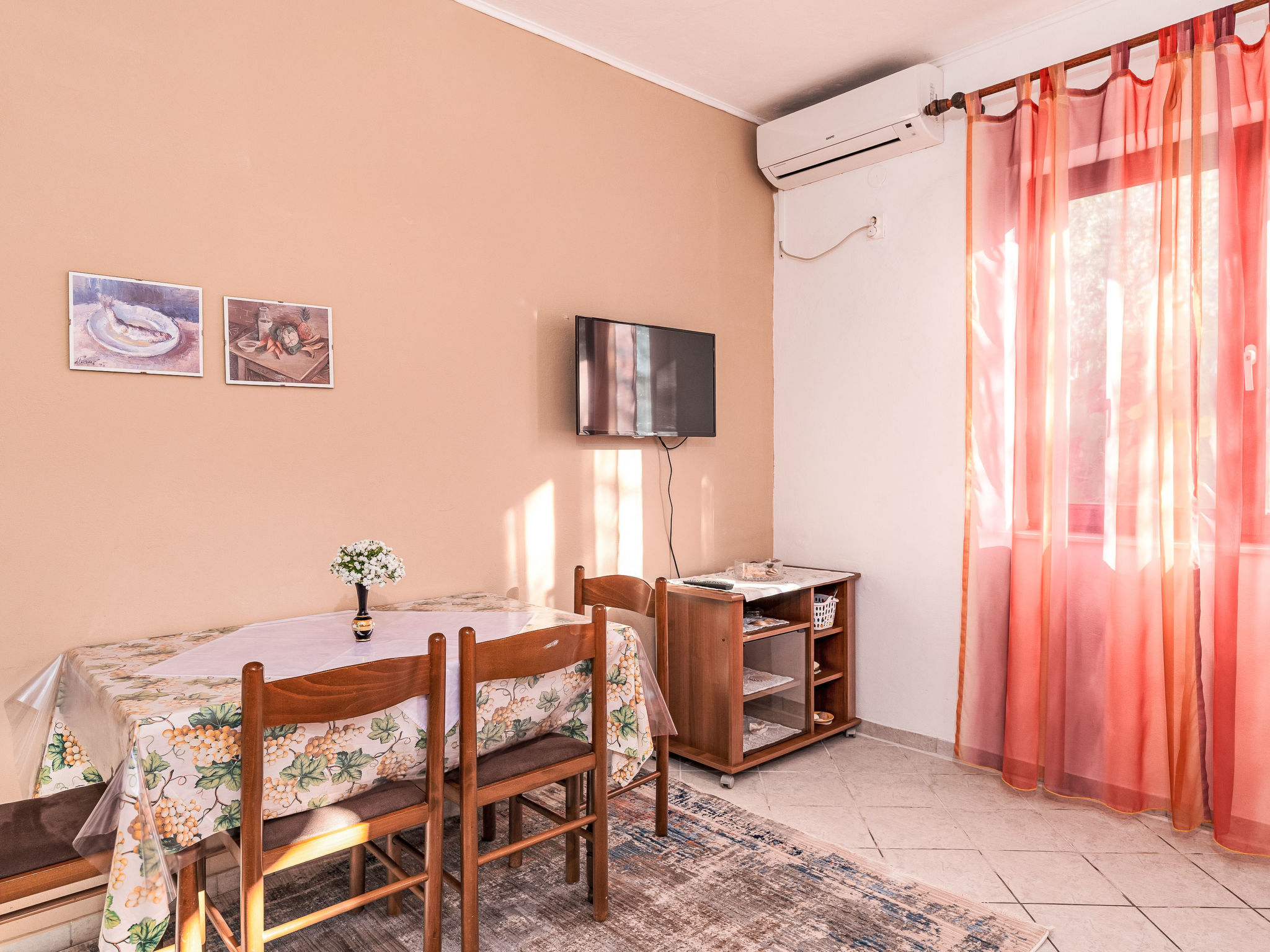 Maison mit privatem Garten und Grill – Séjour, photo 12 sur 14