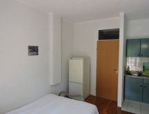 Vrijstaand appartement vlakbij zee en strand in Pag/Novalja - thumbnail 4