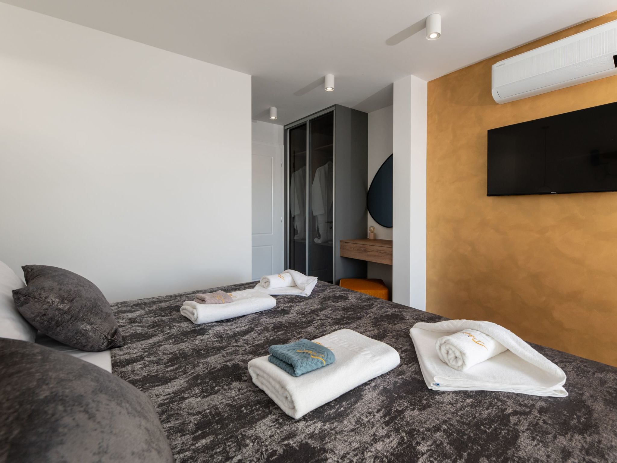 Luxusvilla Travera mit privatem Pool und Jacuzzi-Image-tags.info