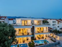 Zwei-Schlafzimmer-Wohnung Dantela mit privatem Pool