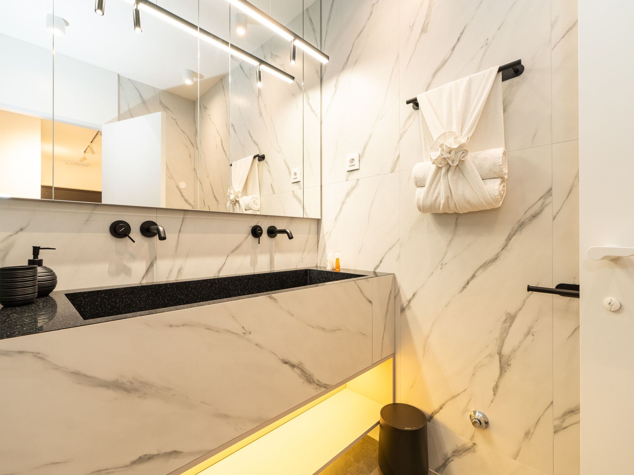 Zwei-Schlafzimmer-Wohnung Dantela mit privatem Pool-Binnen