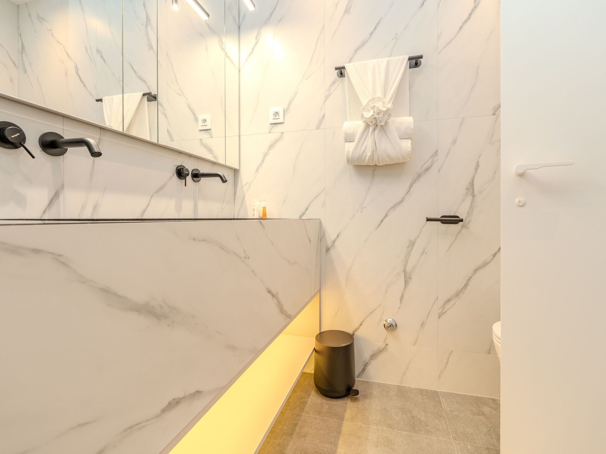 Zwei-Schlafzimmer-Wohnung Dantela mit privatem Pool-Binnen