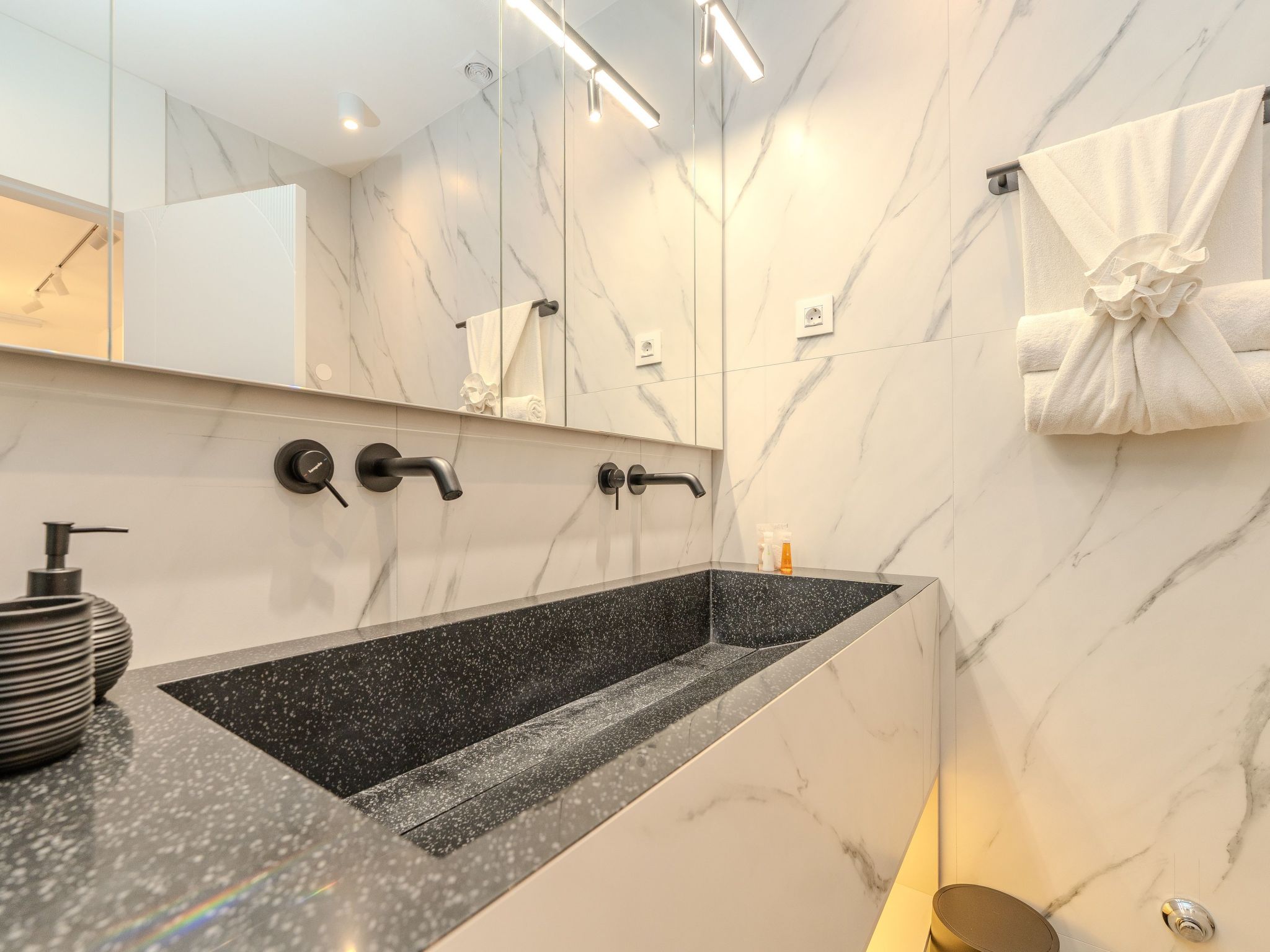 Zwei-Schlafzimmer-Wohnung Dantela mit privatem Pool-Binnen