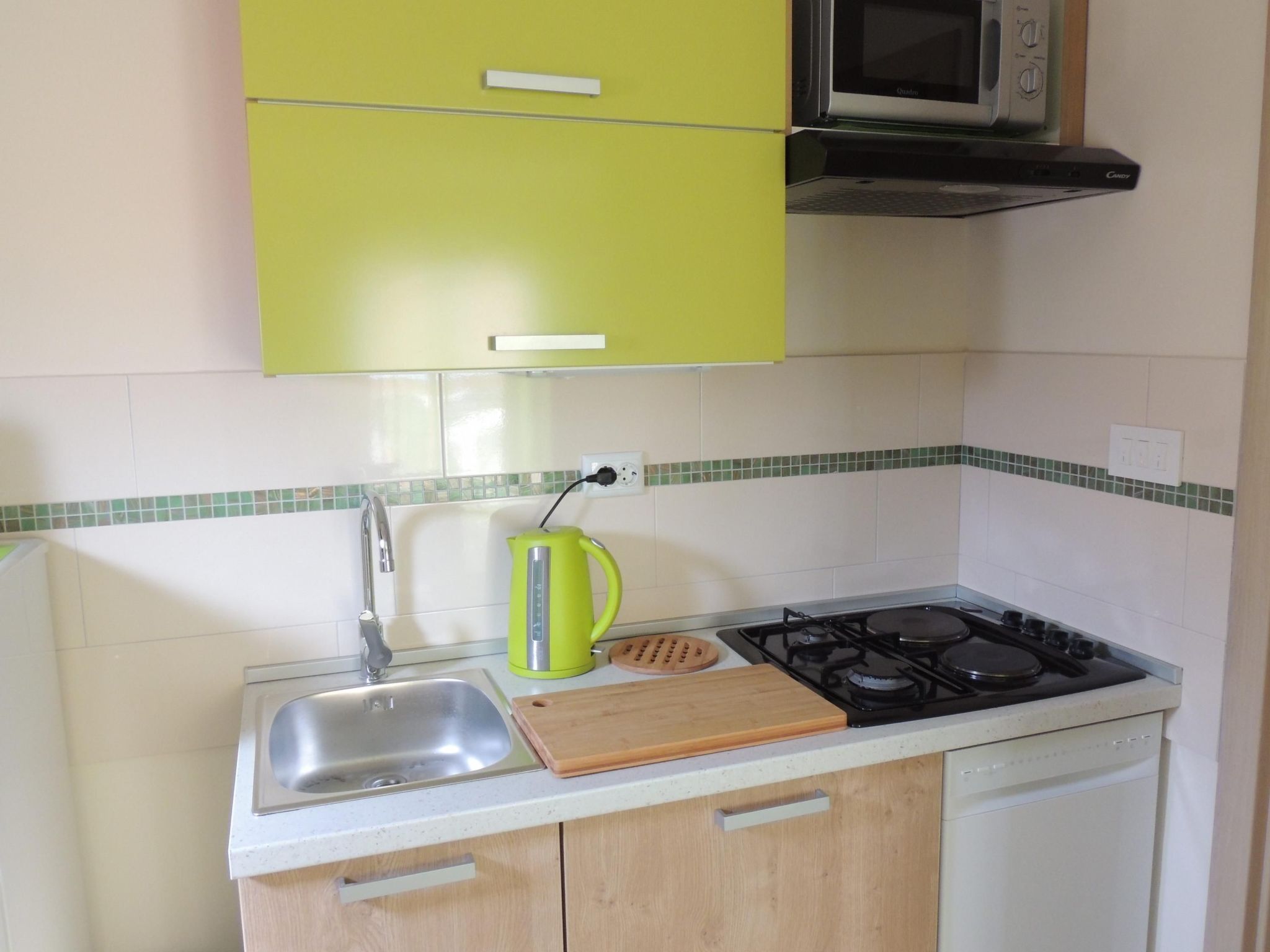 "Denona" mit Blick auf das Wasser-Binnen