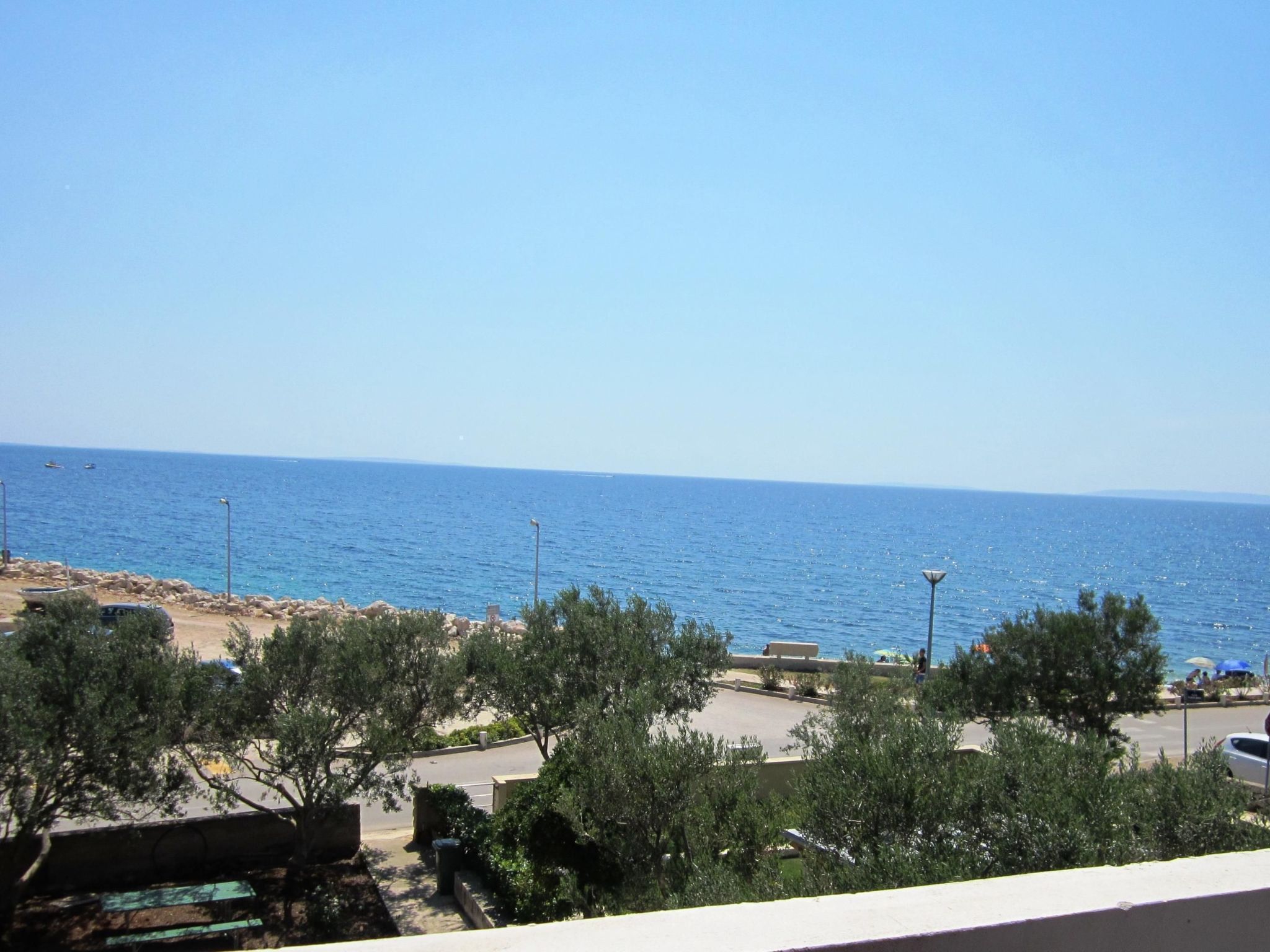 "Denona" mit Blick auf das Wasser-Binnen