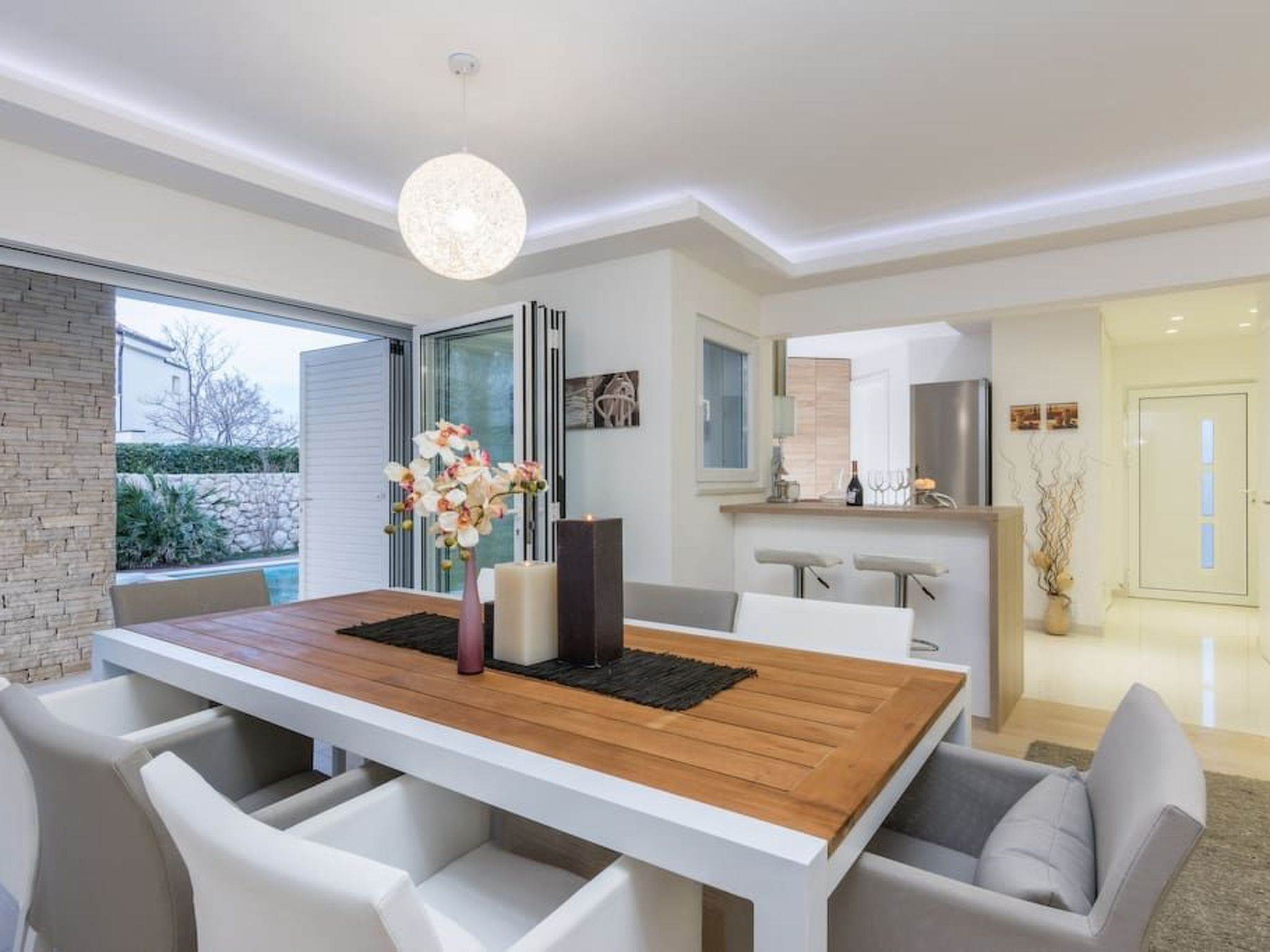 Luxuriöse Villa White Rose mit Pool in der Nähe von Zrče Beach