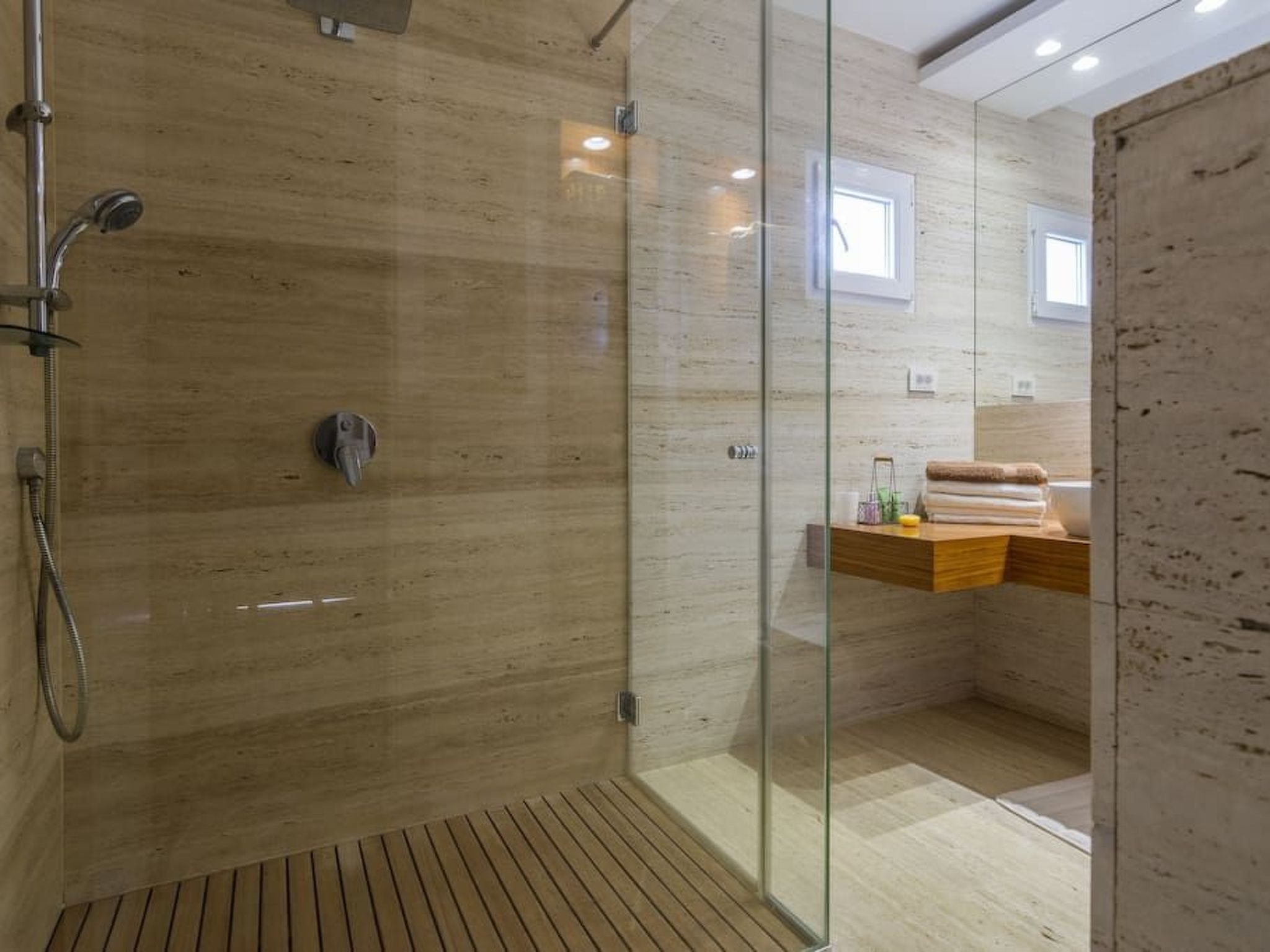 Luxuriöse Villa White Rose mit Pool in der Nähe von Zrče Beach-Image-tags.info