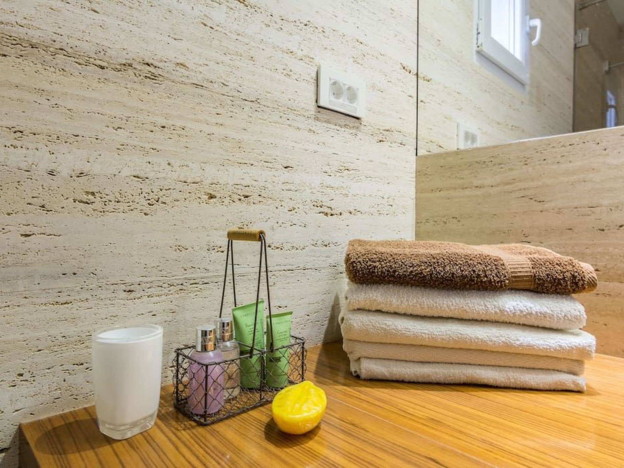 Luxuriöse Villa White Rose mit Pool in der Nähe von Zrče Beach-Image-tags.info