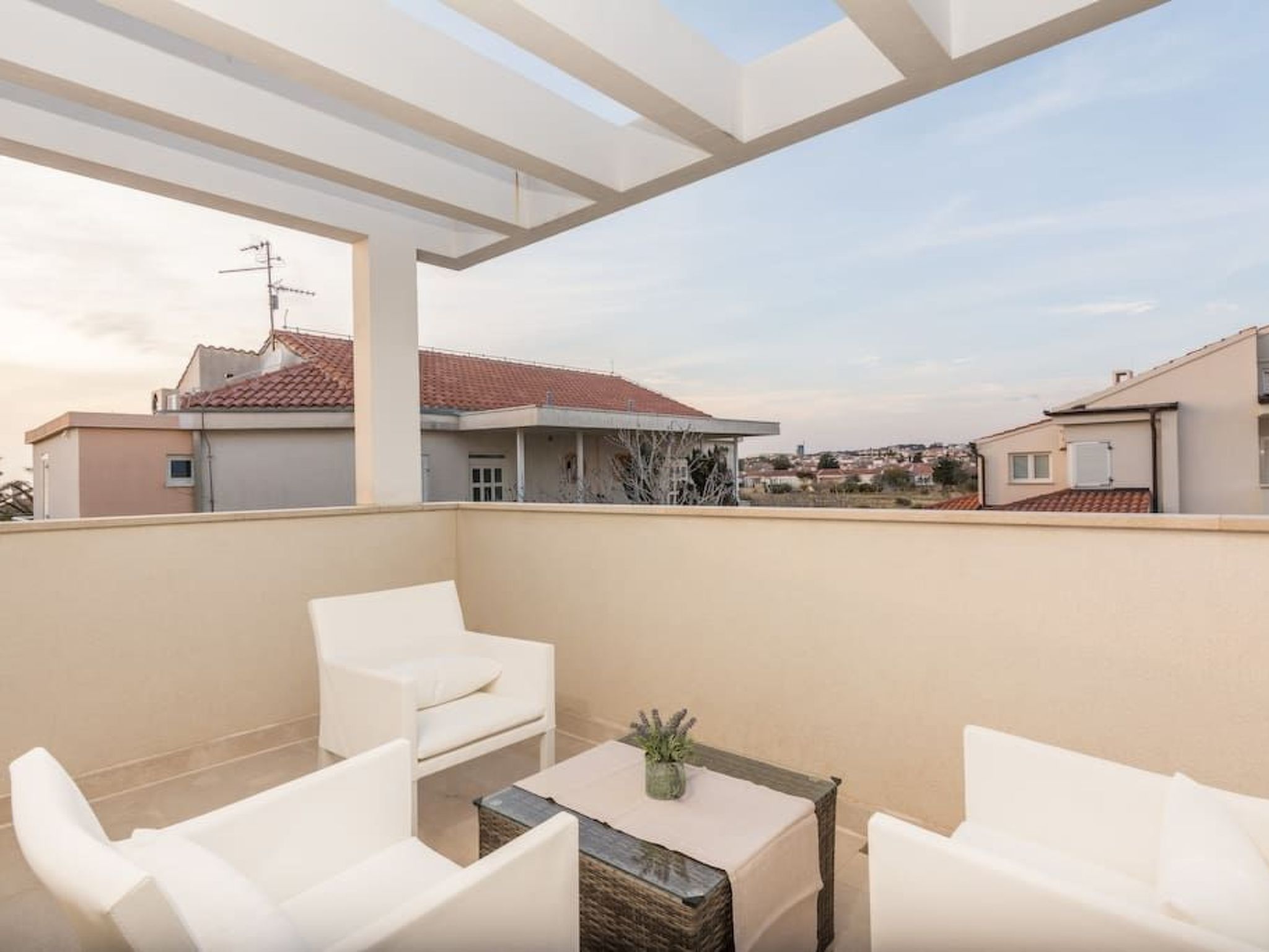 Luxuriöse Villa White Rose mit Pool in der Nähe von Zrče Beach-Image-tags.info