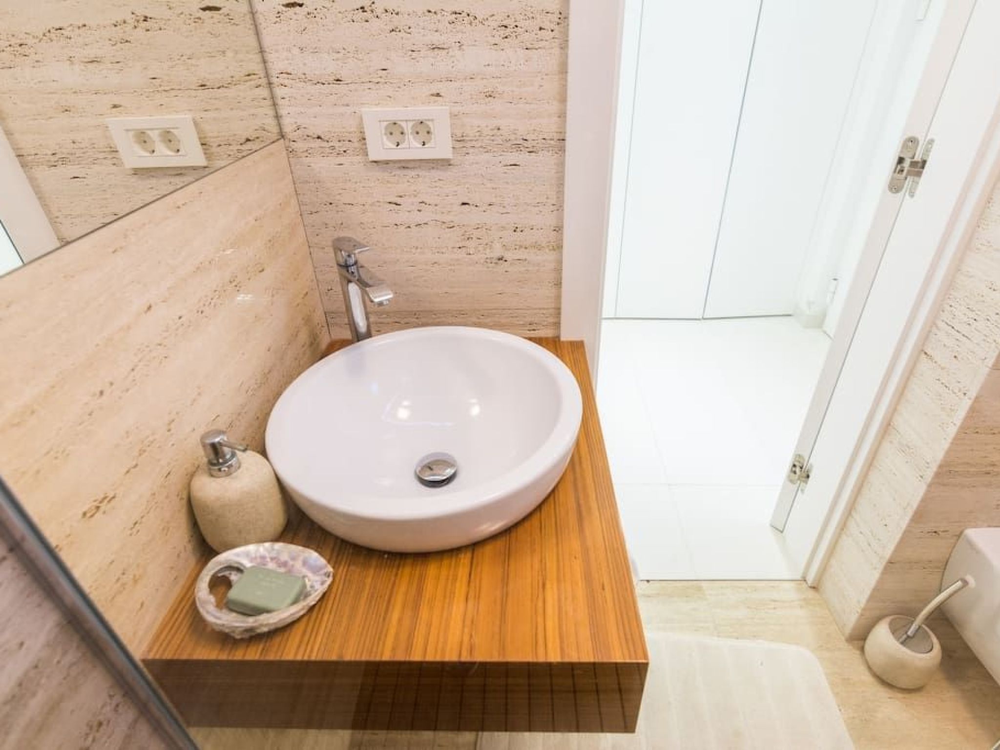 Luxuriöse Villa White Rose mit Pool in der Nähe von Zrče Beach-Image-tags.info