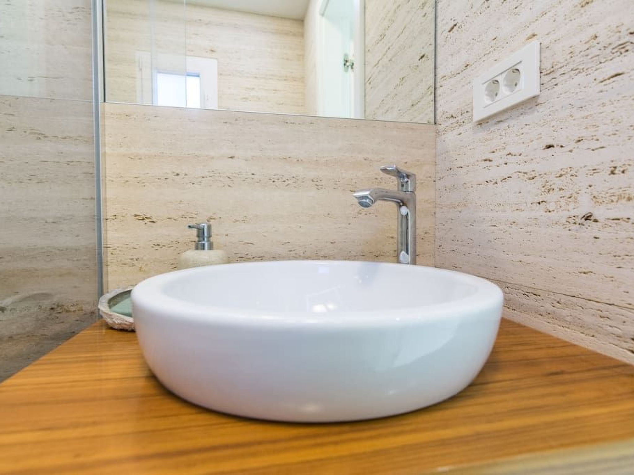 Luxuriöse Villa White Rose mit Pool in der Nähe von Zrče Beach-Image-tags.info