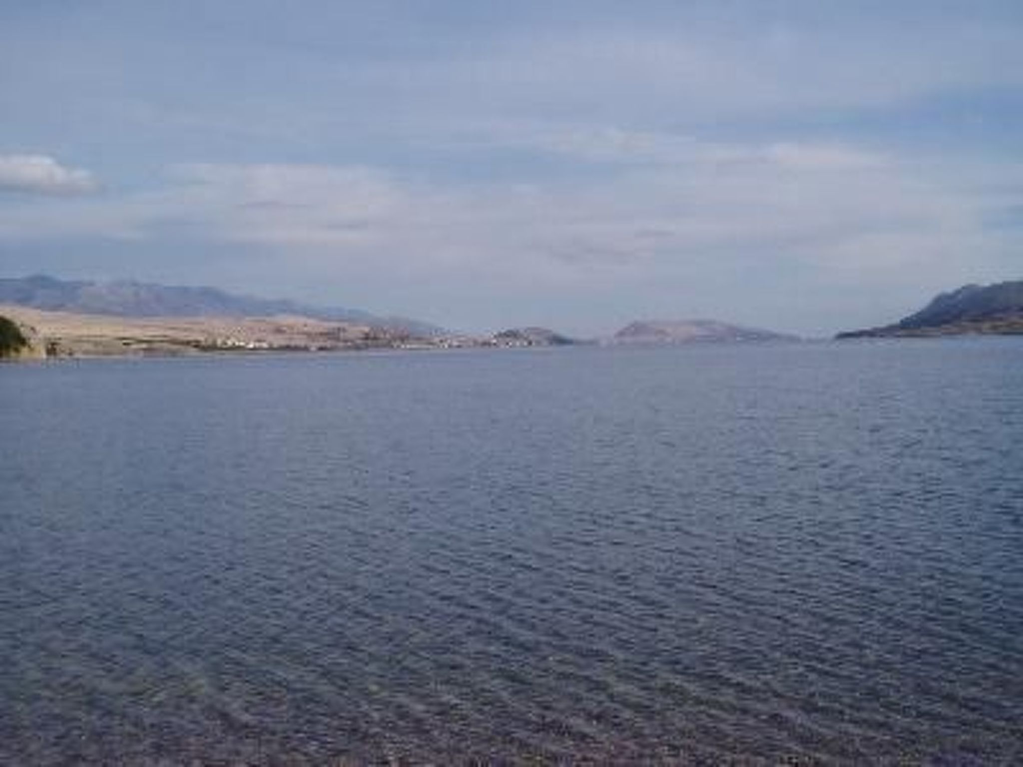 Mit Blick auf das Wasser