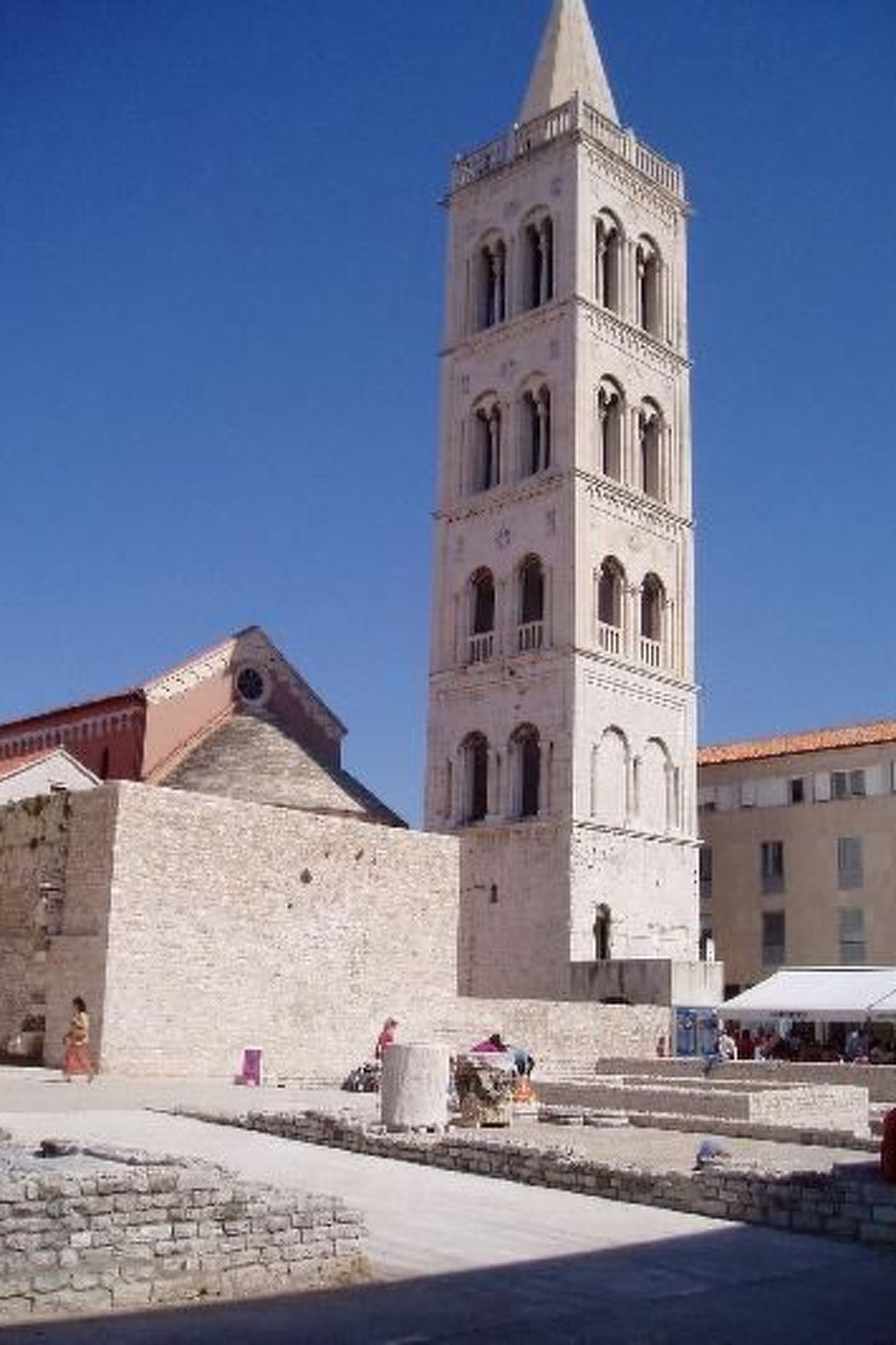 Mit Blick auf das Wasser-Dehors