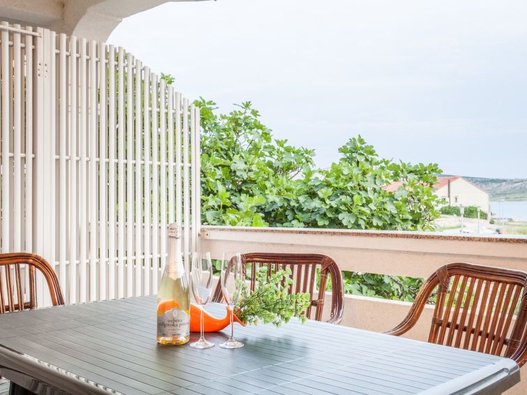 Centraal gelegen appartement in Zubovići op Pag · 45 m² in Pag/Zubovići