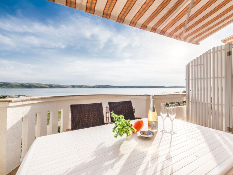 4-persoons appartement in het centrum van Zubovići, Pag in Pag/Zubovići