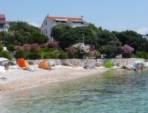 Intiem appartement op 20 meter van de Adriatische Zee in Kolan - thumbnail 1
