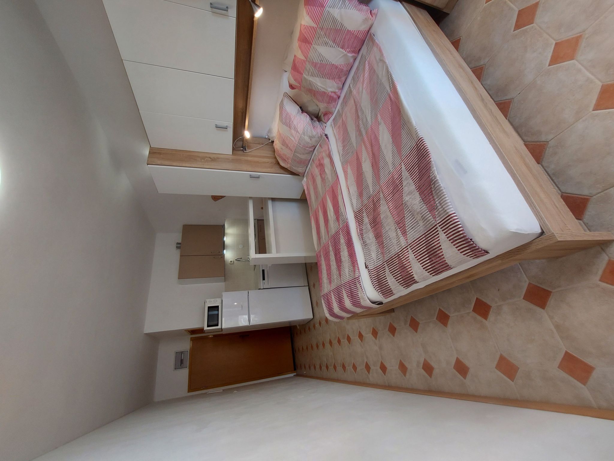 Studio mit Terrasse im ersten Stock des Hauses-Drinnen