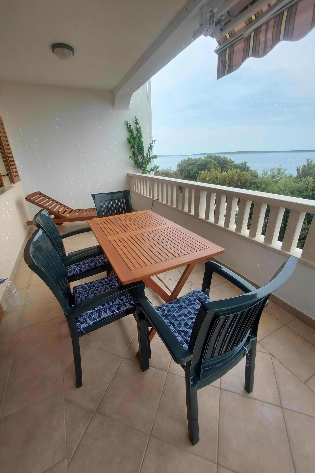 "Mia" mit Blick auf das Wasser-Binnen