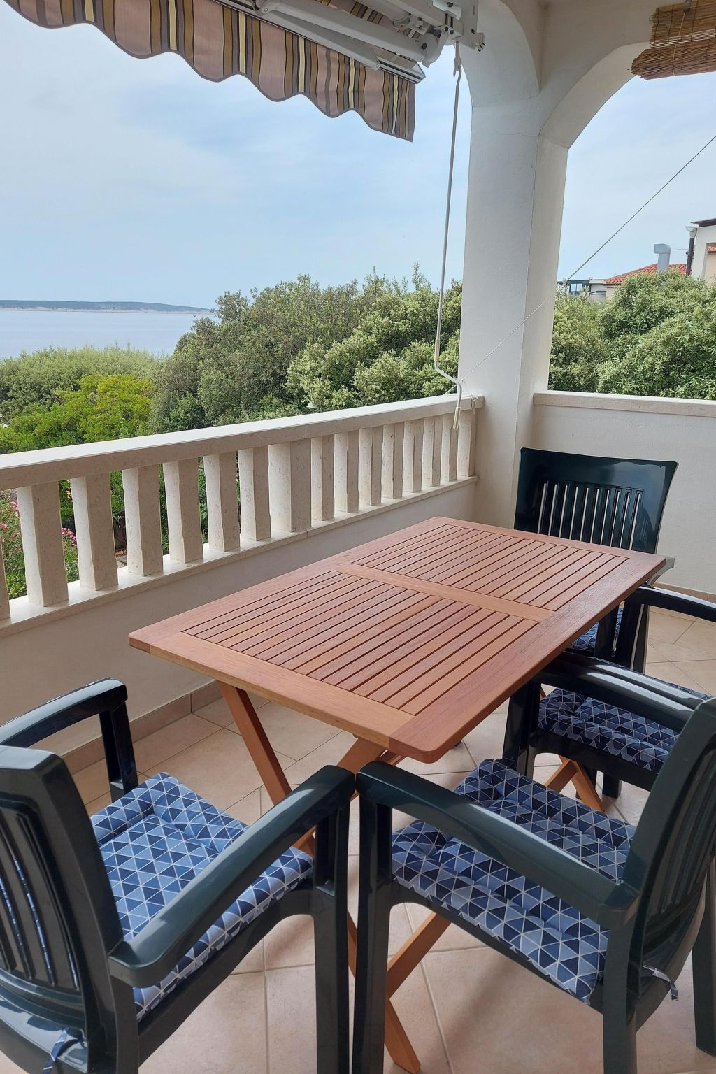 "Mia" mit Blick auf das Wasser-Binnen