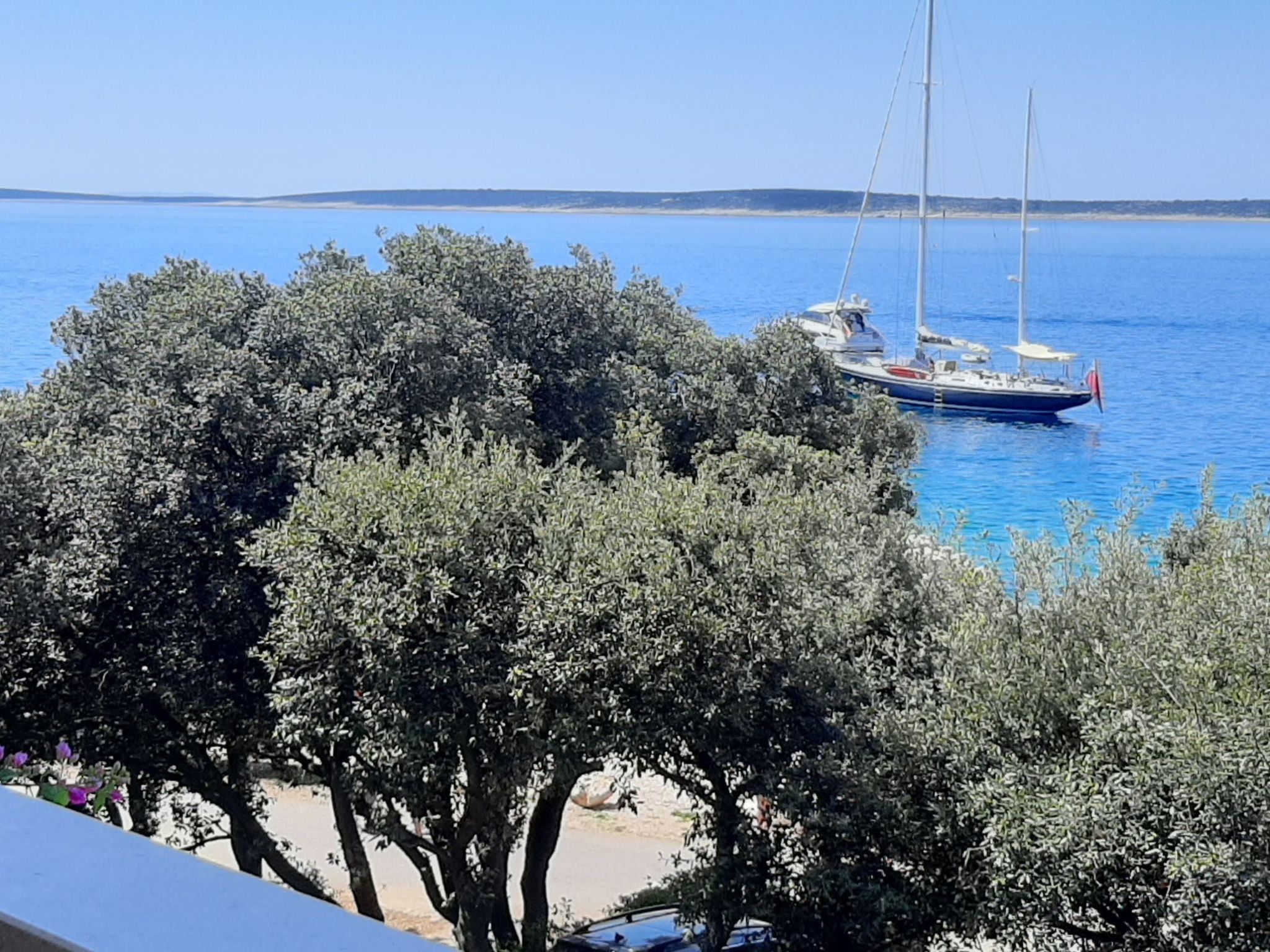 "Mia" mit Blick auf das Wasser-Binnen