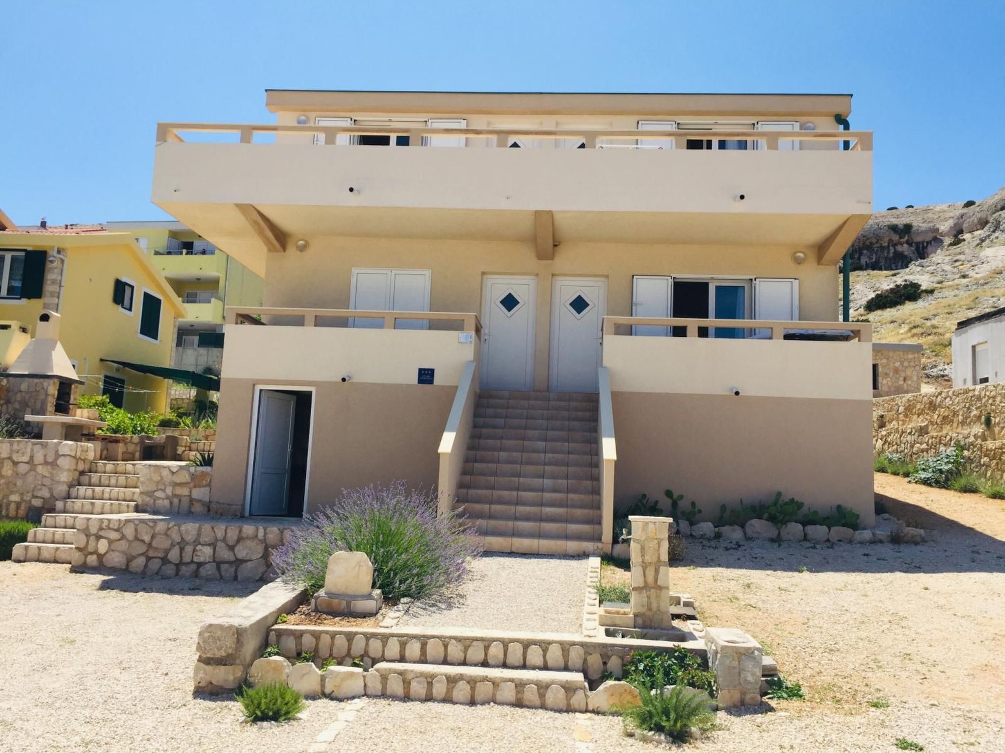 "Gubo1" mit Blick auf das Wasser