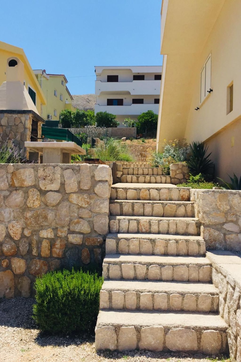 "Gubo1" mit Blick auf das Wasser-Binnen