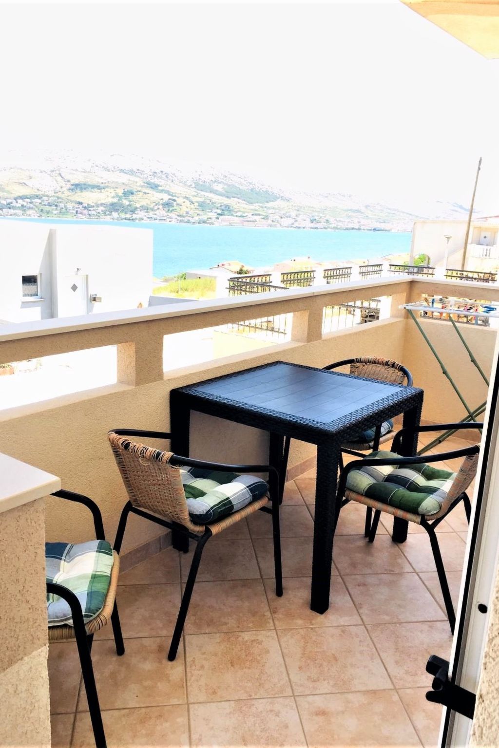 "Gubo1" mit Blick auf das Wasser-Binnen