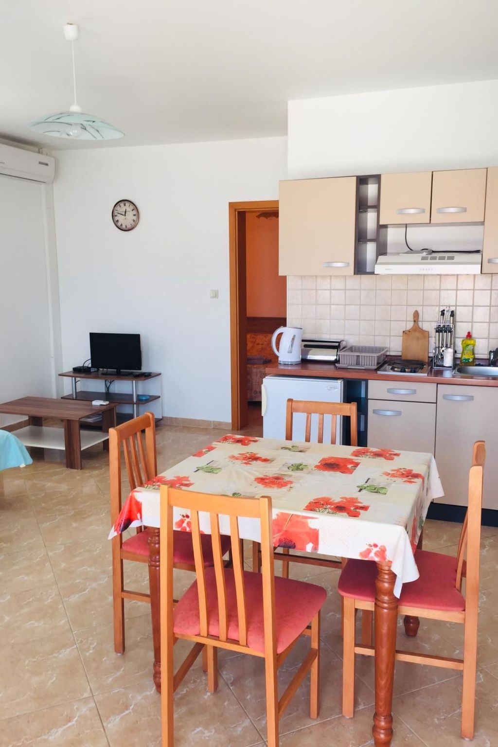 "Gubo1" mit Blick auf das Wasser-Binnen