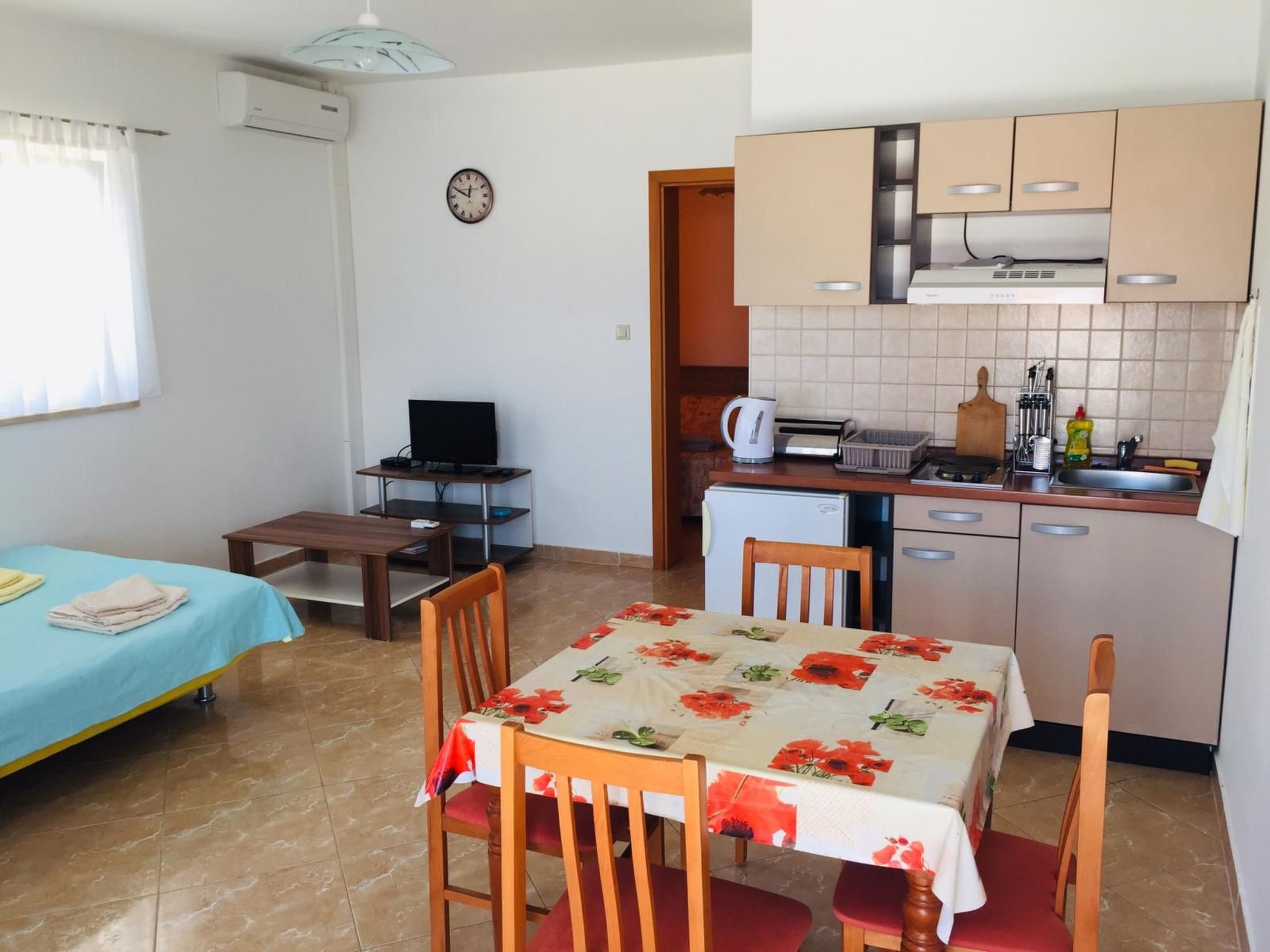 "Gubo1" mit Blick auf das Wasser-Binnen