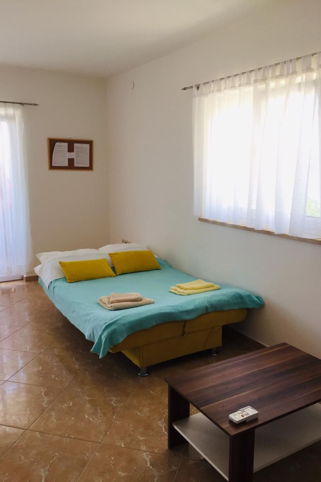 "Gubo1" mit Blick auf das Wasser-Binnen