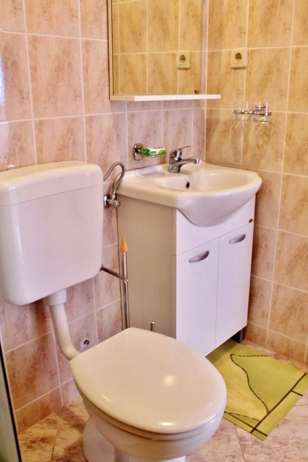 "Gubo1" mit Blick auf das Wasser-Binnen