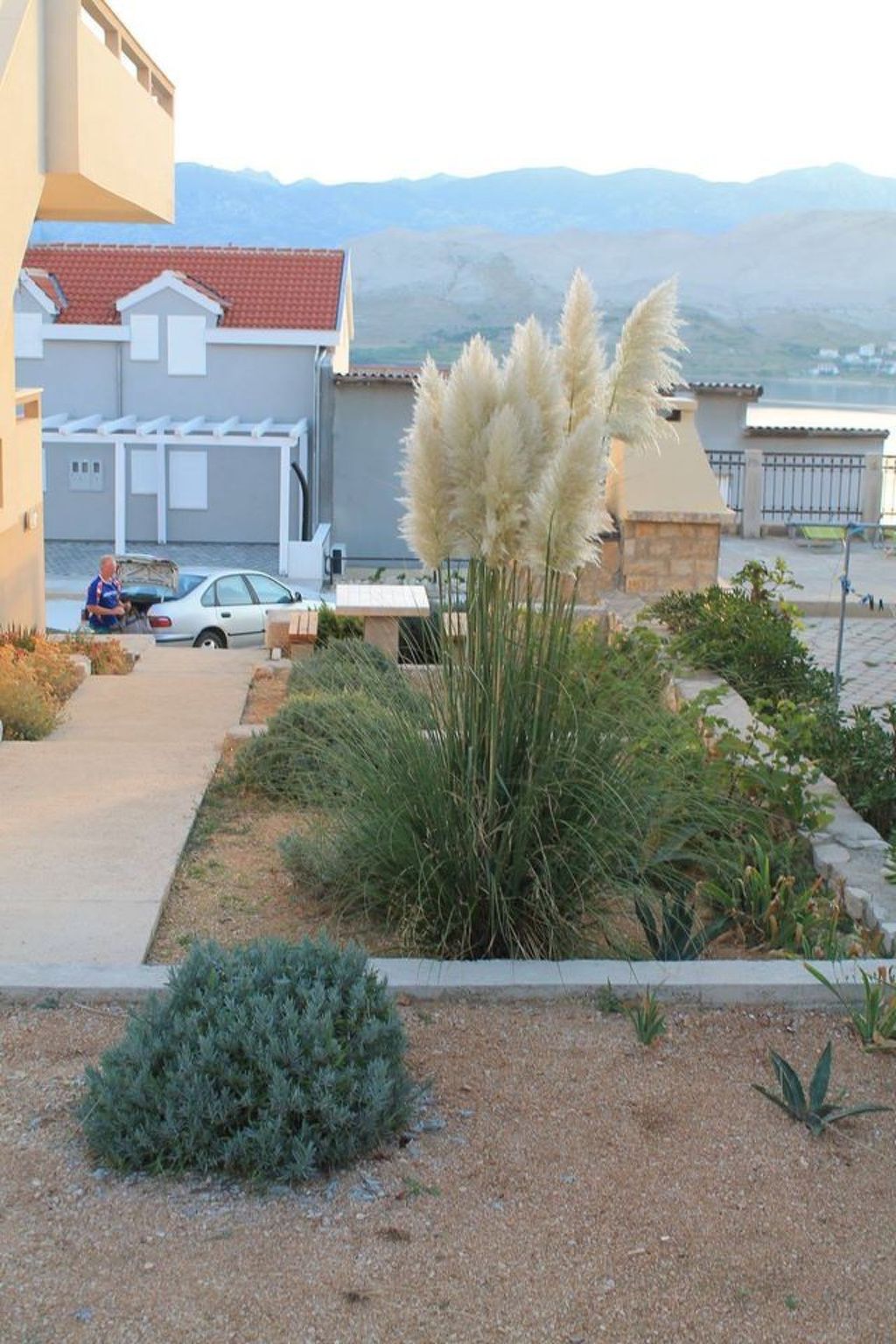 "Gubo1" mit Blick auf das Wasser-Binnen