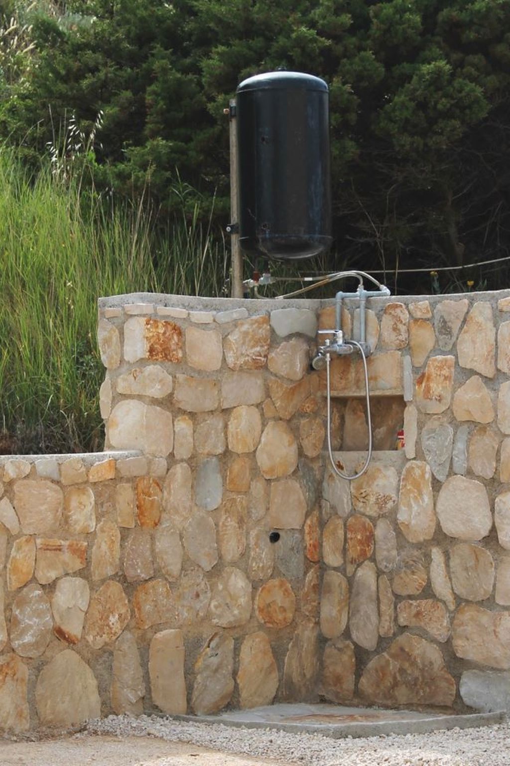 "Gubo1" mit Blick auf das Wasser-Binnen