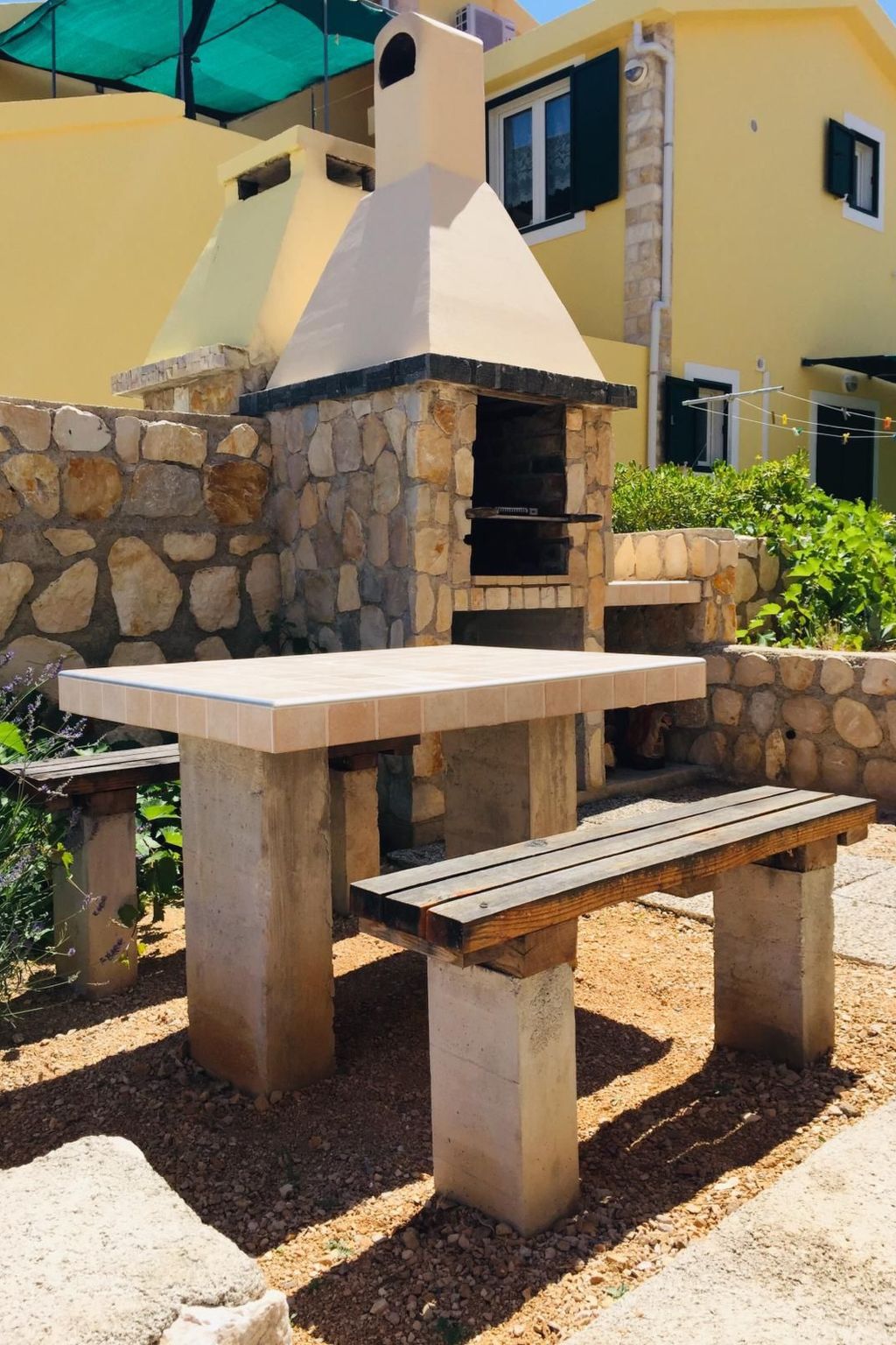 "Gubo2" mit Blick auf das Wasser-Binnen