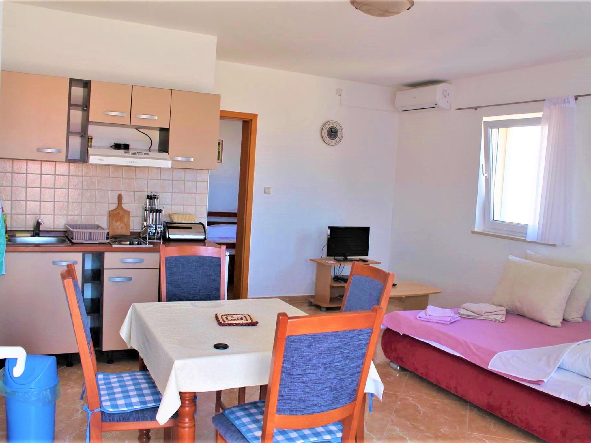 "Gubo2" mit Blick auf das Wasser-Binnen