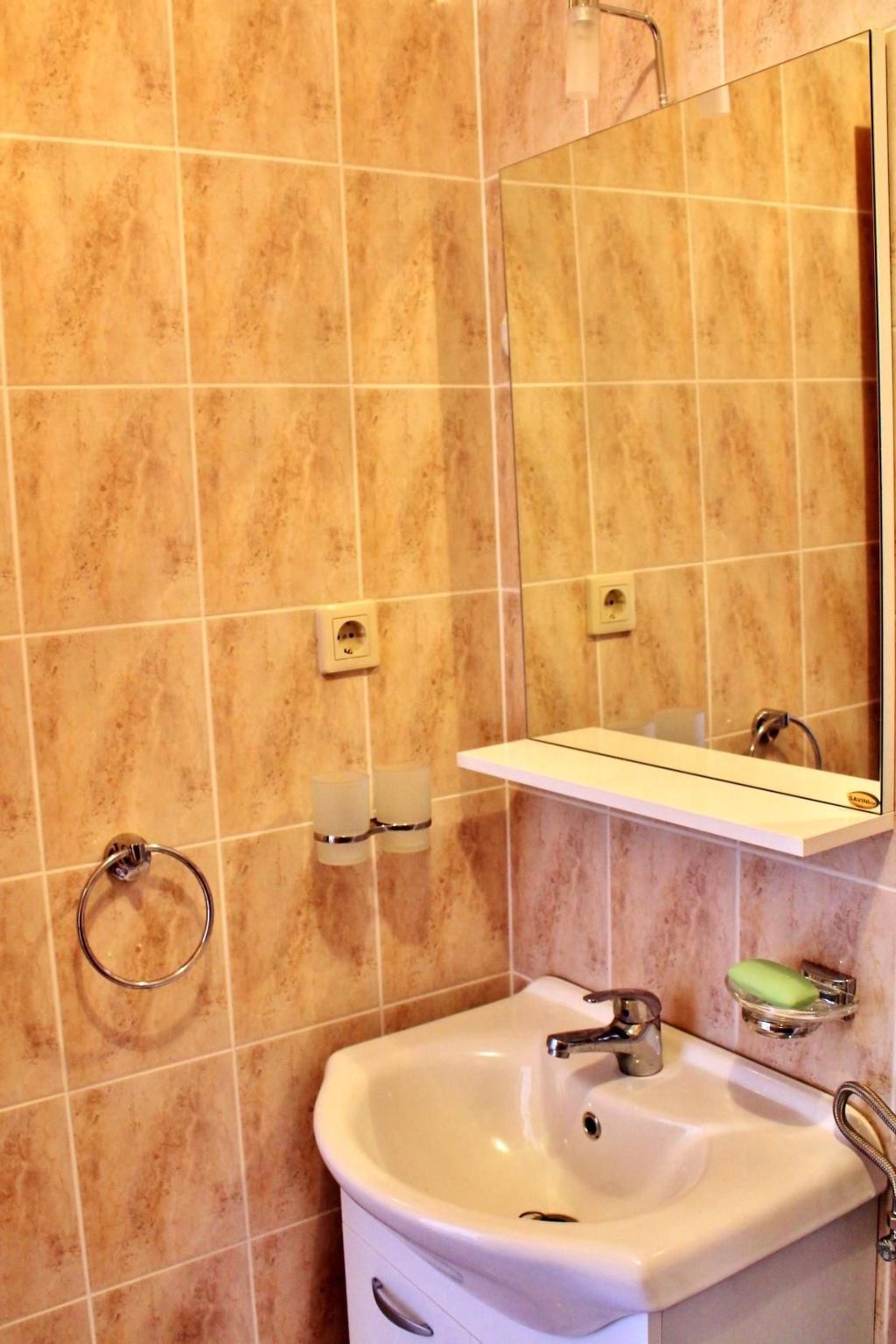 "Gubo2" mit Blick auf das Wasser-Binnen