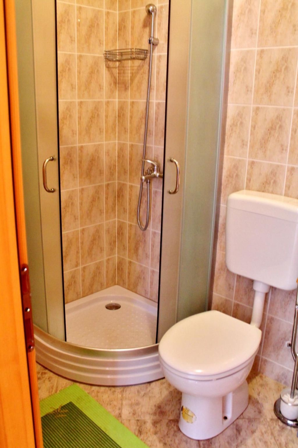 "Gubo2" mit Blick auf das Wasser-Binnen