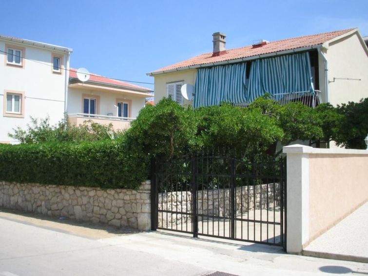 Große Ferienwohnung In Pag Mit Privater Terrasse - Pag
