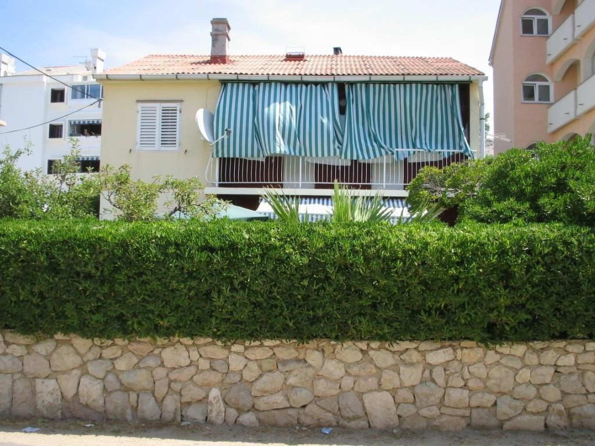 Große Ferienwohnung in Pag mit Privater Terrasse-Binnen