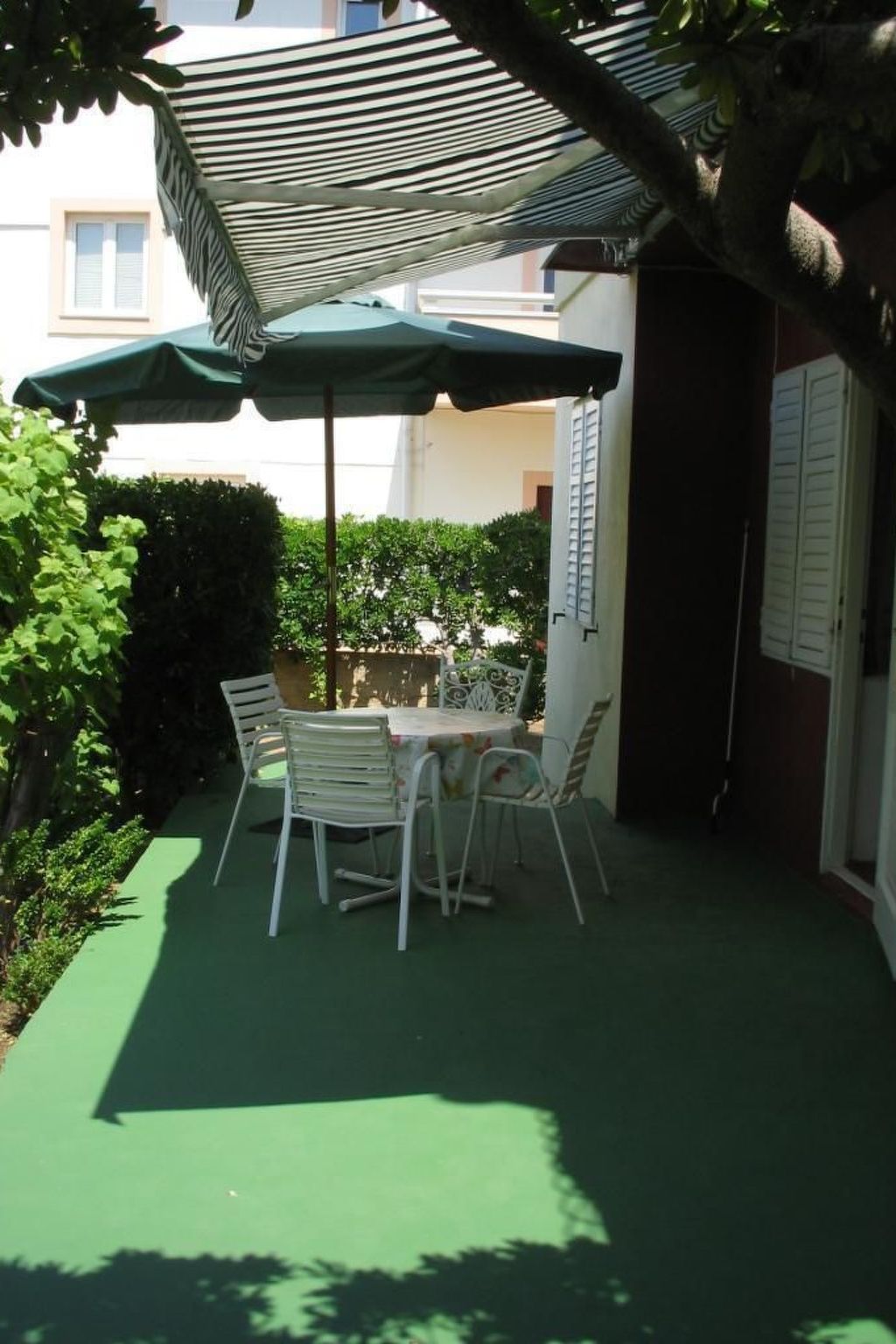 Große Ferienwohnung in Pag mit Privater Terrasse-Binnen