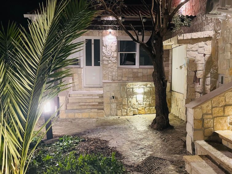 4-persoons vrijstaand appartement in centrum van Povljana, Pag in Povljana