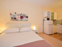 Appartement Melandura aan zee bij Pag – strand op 130 meter met zwembad - thumbnail 4