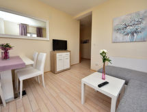 Appartement Melandura aan zee bij Pag – zwembad & strand op 130 meter - thumbnail 3