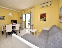 Appartement Marija aan zee in Dinjiška, Pag – 130m van het strand - thumbnail 3