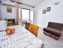 Appartement Vukić: Uniek aan zee in Starigrad-Paklenica - thumbnail 3
