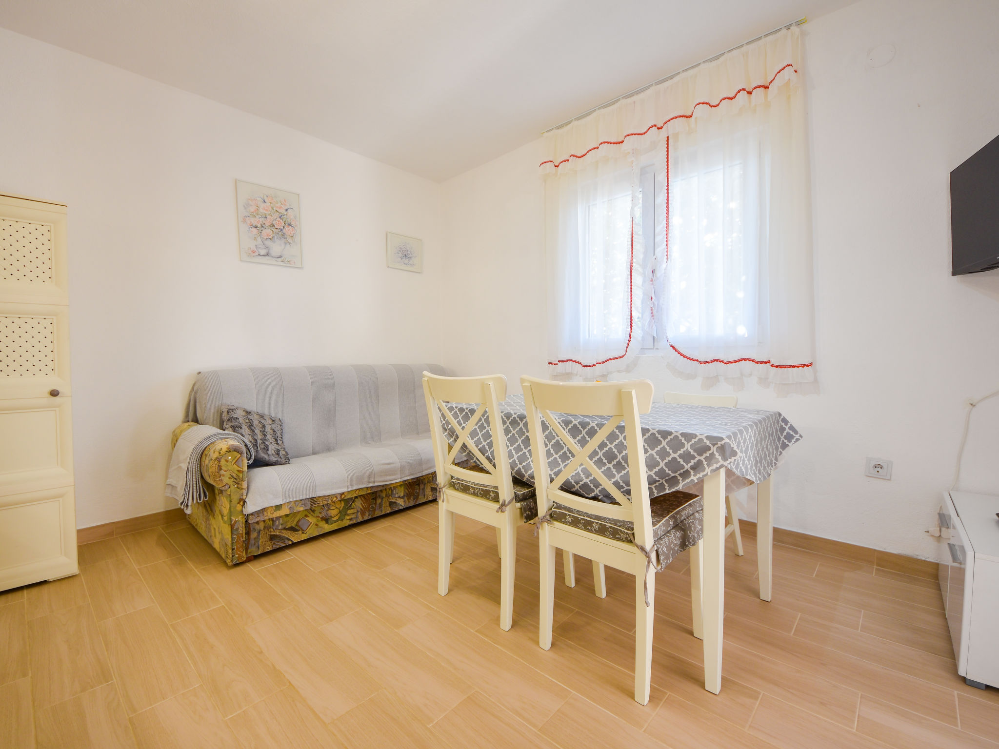 Vukić — Kitchen / Dining Room (3 of 29)